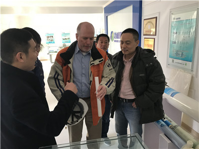 中科院理化研究所李畢忠博士、西門(mén)子公司過(guò)程工業(yè)部水處理專(zhuān)家William Cunningham先生、王克軍先生及安陽(yáng)市開(kāi)發(fā)區(qū)科技局領(lǐng)導(dǎo)一行到我公司參觀(guān)交流
